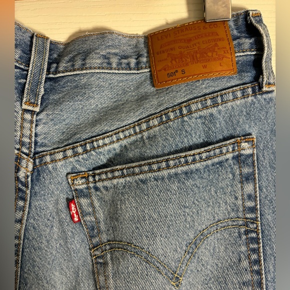 Levi’s Premium Distressed Jeans - W28 L28 - Picture 4 of 5